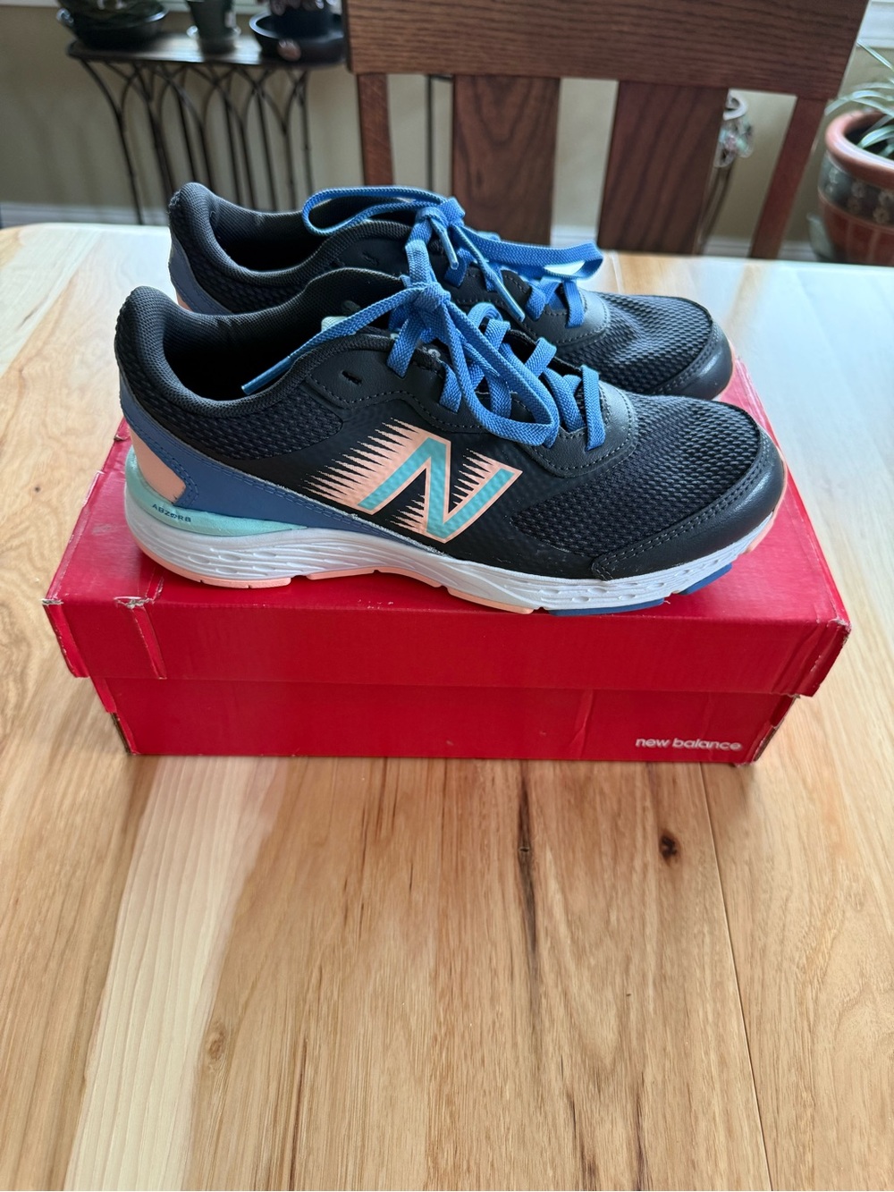 New Balance Kids Navy, Coral & Light Blue Athletic Sneakers - Size 5 1/2 M